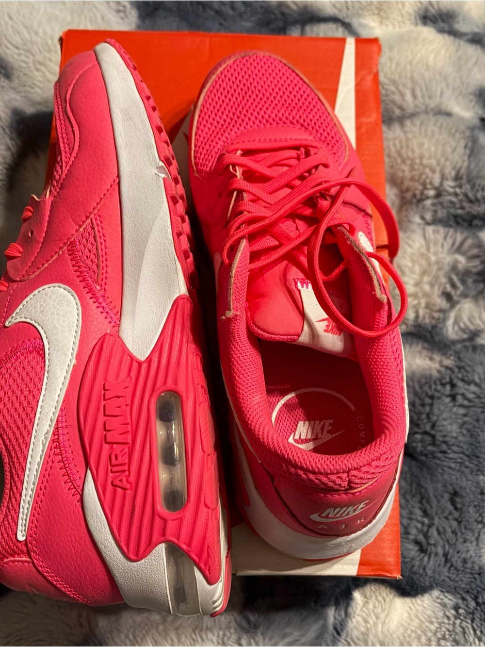Nike Women’s Athletic Sneakers in Hot Pink and White - Picture 7 of 11